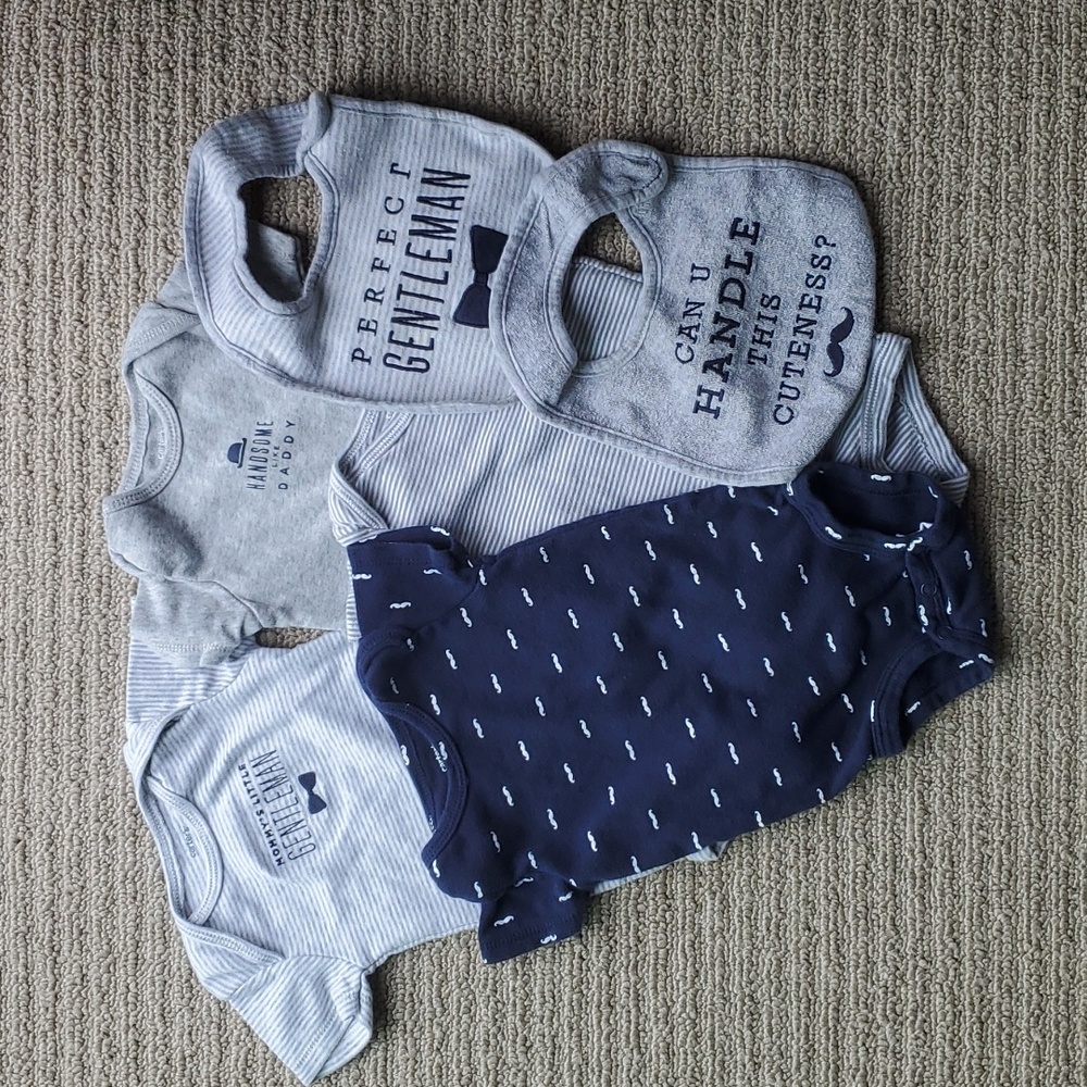 Carter's set of 4 onesies and 2 jobs, size 9 months